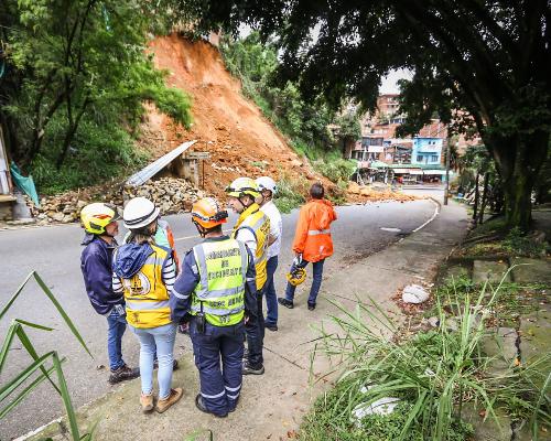 FotografoFoto Alcaldía de Medellín:La Alcaldía de Medellín atendió 996 incidentes por lluvias en el primer semestre del año.